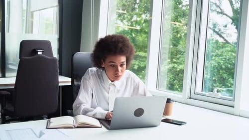 Beautiful woman at work in the office
