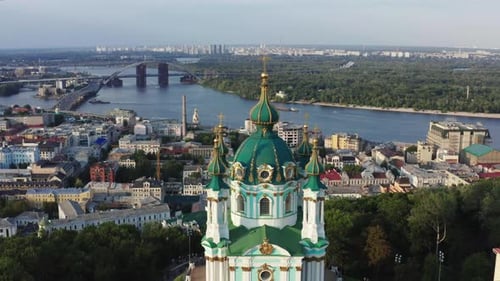 Vue aérienne de l'église Saint-André de Kiev, Ukraine.