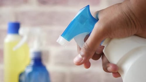 Hand spraying cleaner spray bottle