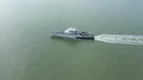 Luftaufnahme eines Militärschiffs in Breskens, Niederlande.