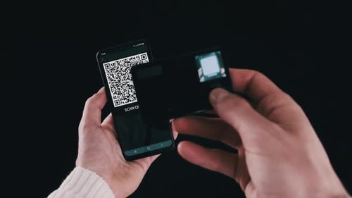 Uso de la billetera portátil de criptomonedas frías para escanear el código QR en el teléfono inteligente