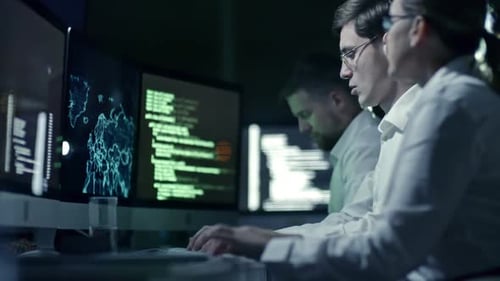 Cybersicherheitsteam arbeitet bei Nachtschicht