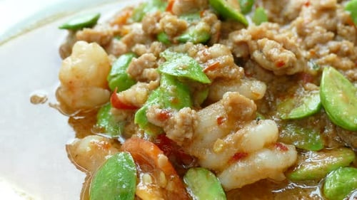 Sator salteado con carne de cerdo