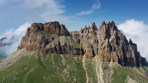 Belle-mère : dents, montagne du Caucase