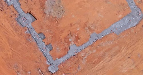 Construcción de un marco de refuerzo de banda para un edificio de hormigón armado