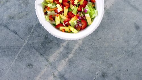 Salat in Schüssel