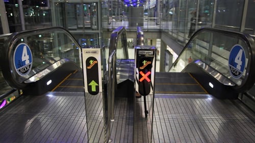 Escalator à l'aéroport international Suvarnabhumi