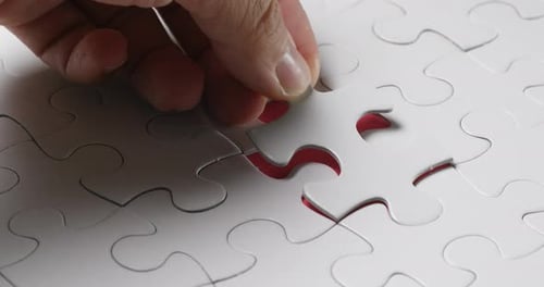 Das weiße Puzzle abschließen