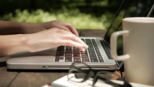 Auf dem Computer tippen