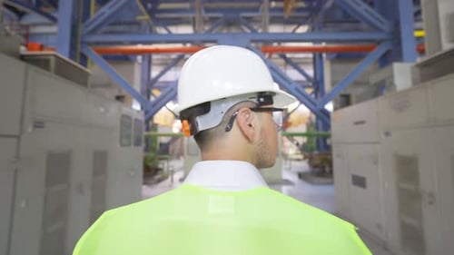 Ingénieur en charge de la centrale électrique.