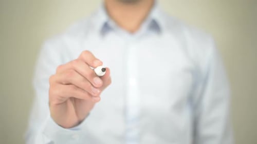 Carreira, empresário escrevendo em tela transparente