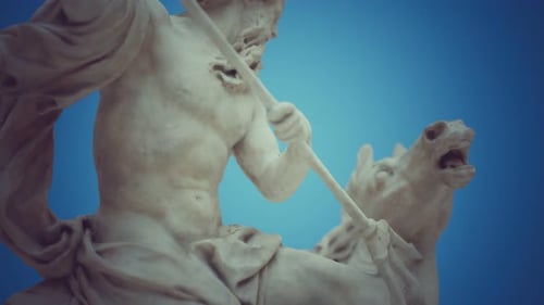 Gros plan de la statue de Neptune