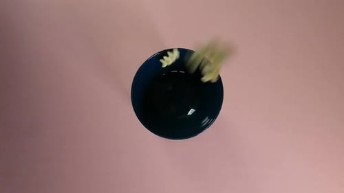 Clip de vue de dessus de rotini coulés et dispersés