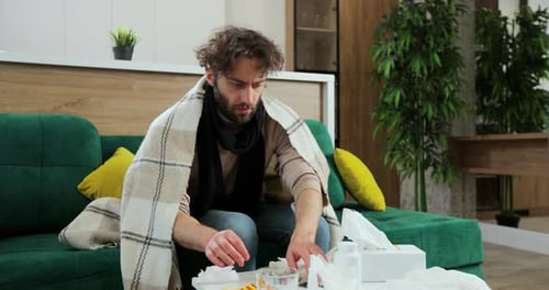 Hombre enfermo busca pastillas para curar una enfermedad viral en casa