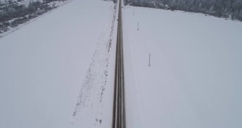 Camino de invierno en el campo
