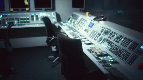 Equipamiento de la sala de control central vacía