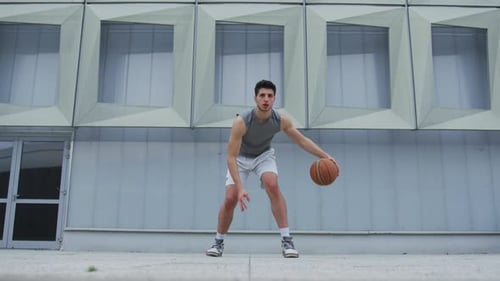 Dribbler le ballon de basket