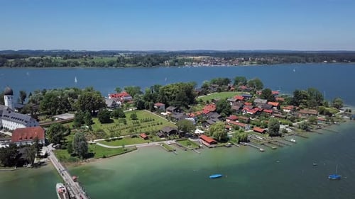 Vista aérea de Frauenchiemsee (Fraueninsel), Alemania
