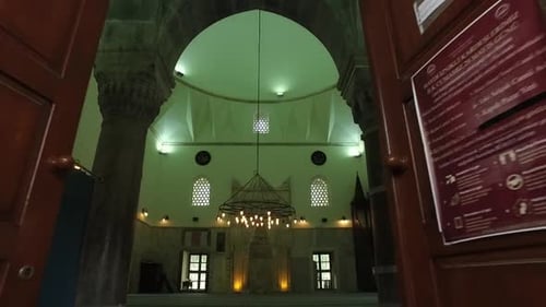 Historisches Innere der Moschee.