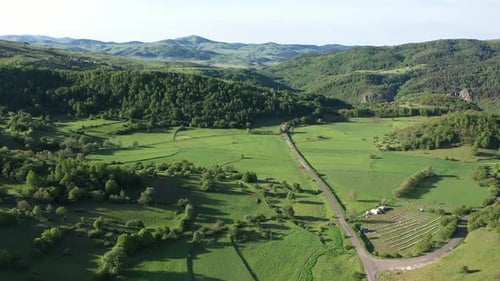 Vue Aérienne Des Prairies Vertes Et Des Collines