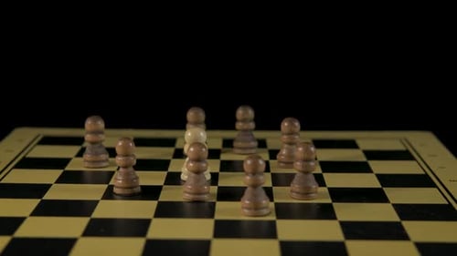 Discriminação racial. Peões de xadrez.