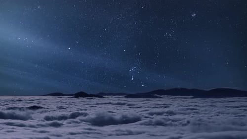 Sternenhimmel mit Sternen der Milchstraße über nebligen Bergen Natur Landschaft Astronomie