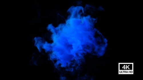 Blauer Rauchfluss in Zeitlupe