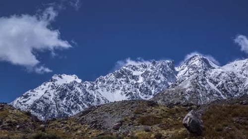 Timelapse dos picos dos Alpes do Sul