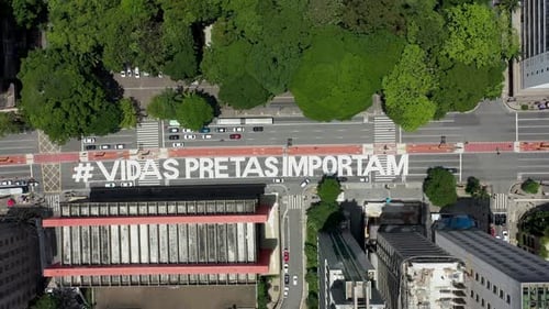 Avenida Paulista no centro de São Paulo, Brasil. Cidade histórica.