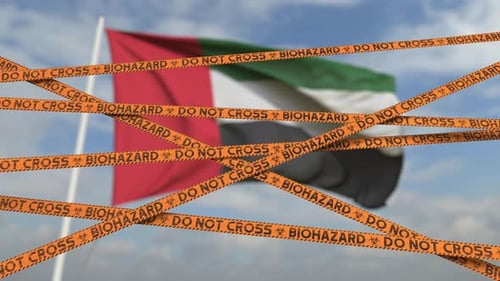 Líneas de cinta de restricción de riesgos biológicos contra la bandera de los EAU