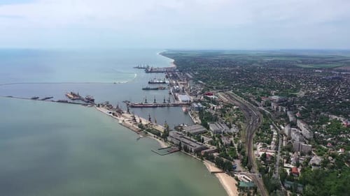 Den Seehafen aus der Vogelperspektive