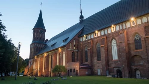 Vue nocturne de la cathédrale de Kant à Kaliningrad
