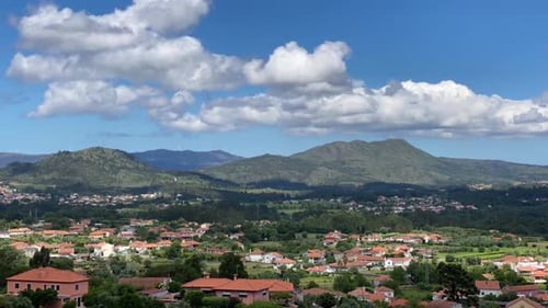 Timelapse de Green Field Clouds