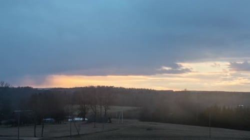 Ländliche Landschaft, Regenwetter, Zeitraffer