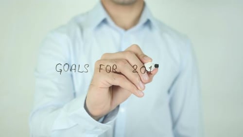 Man Writes Goals for 2018 on Glass