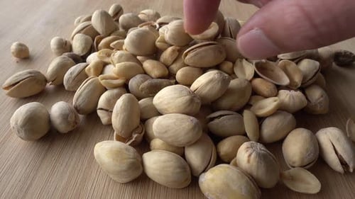 Pistazien auf dem Tisch