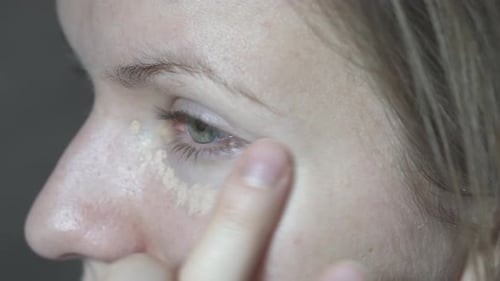 Concealer auftragen