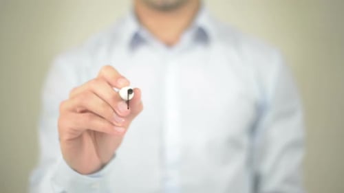 Feedback, Geschäftsmann schreibt auf transparentem Bildschirm