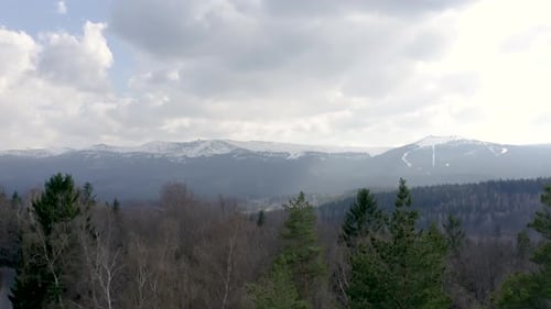 Berge im Frühling