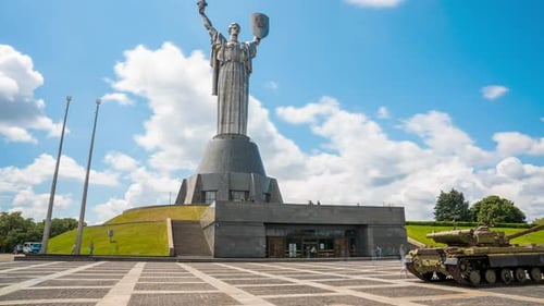 Lap de temps : vue du célèbre monument de la Patrie
