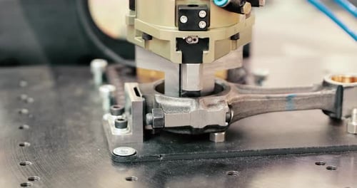 Máquina de procesamiento de metales programable automatizada