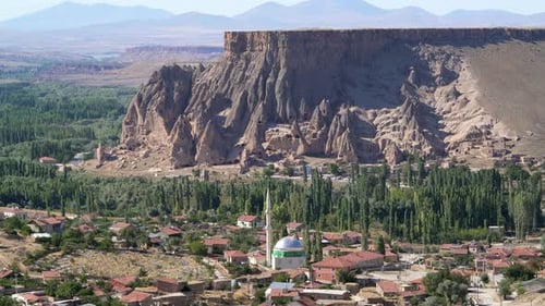 Village anatolien de Selime et cheminées de fées dans la vallée d'Ihlara, Aksaray Turquie