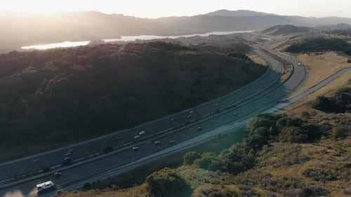 Voitures sur l'autoroute