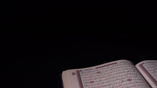 Heiliger Koran Slider Shot 4K