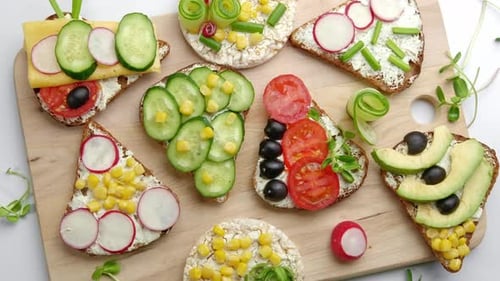 Toasted Bread and Rice Cake Sandwiches with Vegetables