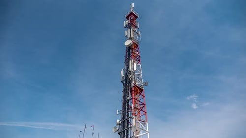 Zeitraffer eines 5G-Netzwerkturms