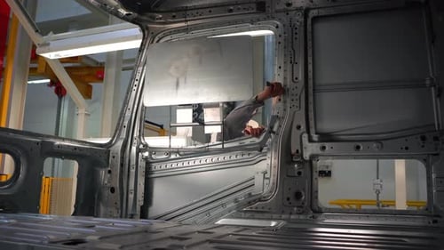 Montage et démontage de voitures particulières
