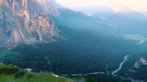 Parque Natural Nacional Tre Cime Nos Alpes Dolomitas. Bela natureza da Itália