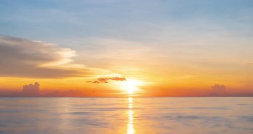 4k Timelapse the sun sets over the sea