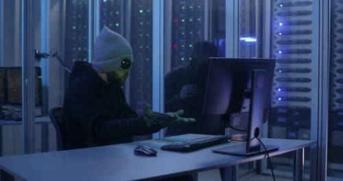 Des pirates informatiques pénètrent dans un centre de données